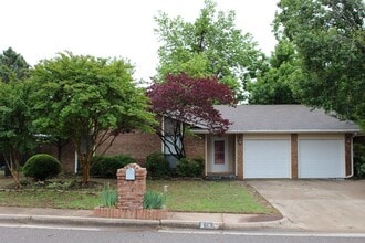 Building Photo - 814 Hawthorne Pl