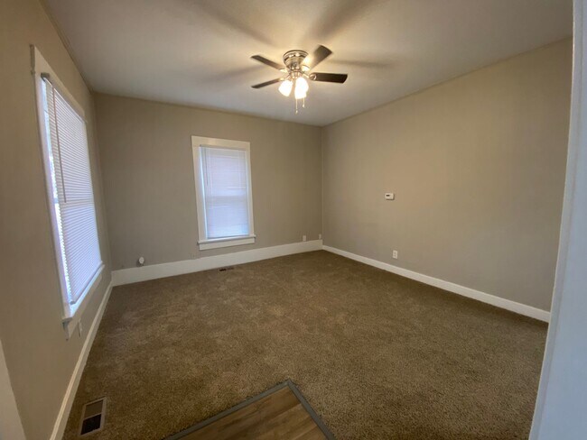 Foto del edificio - Charming 4 bedroom/2 bath home in Winfield! Coming Available in mid-July!
