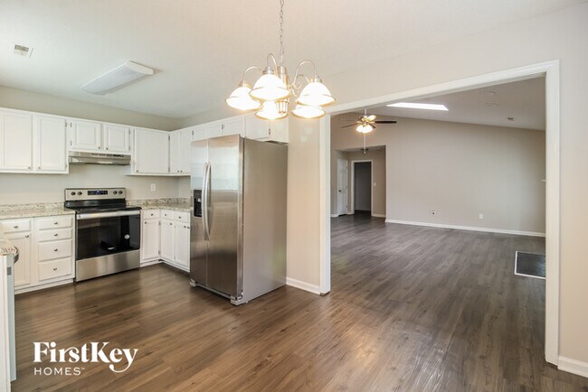 Building Photo - 5802 Chinaberry Pl