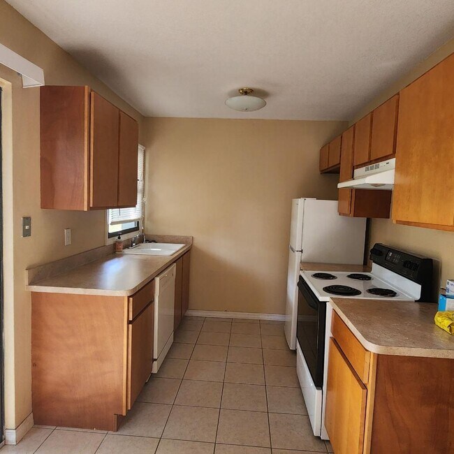 Building Photo - 985 N Carpenter Rd