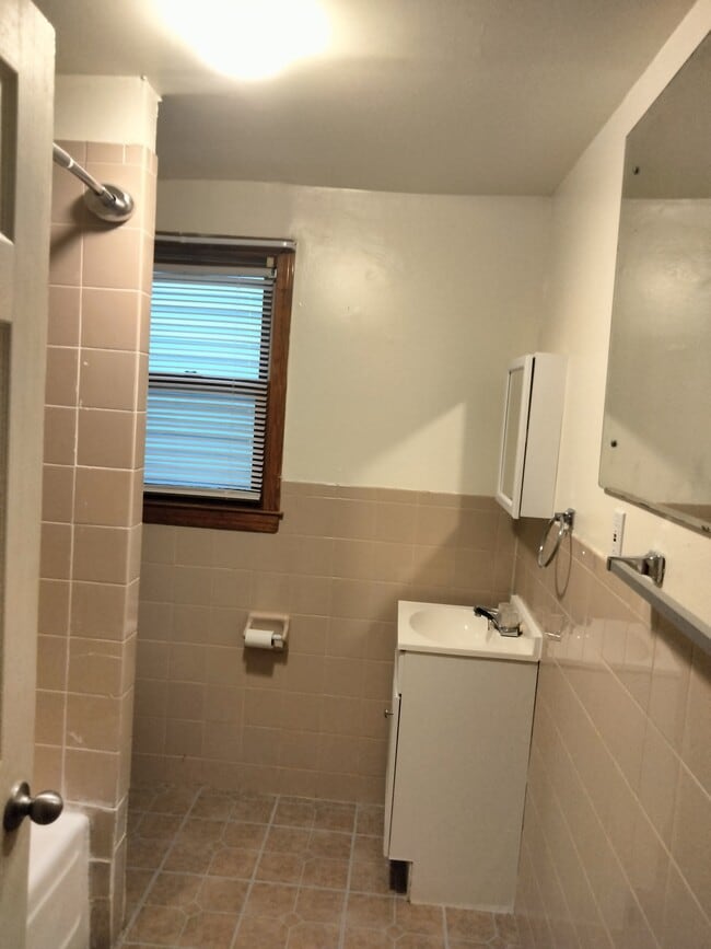 Building Photo - 39 Ives Ct