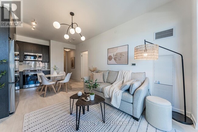 Building Photo - 105 Oneida Crescent