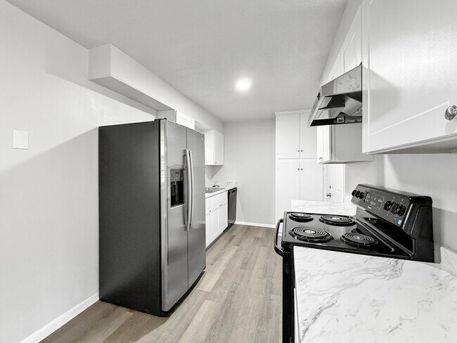 Building Photo - 812 Meadowridge Dr
