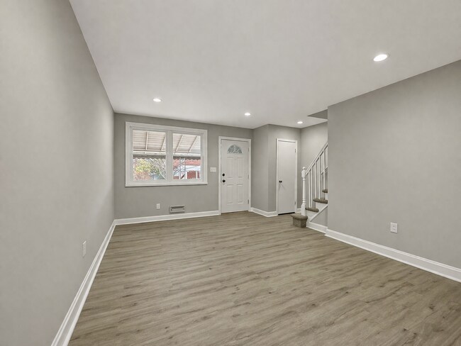 Foto del edificio - Updated 3BR Home with Bonus Lower-Level Space & Off-Street Parking
