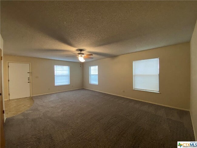 Building Photo - 40 Royal Crest