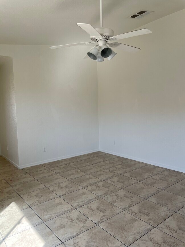 Building Photo - 13880 Ocotillo Rd