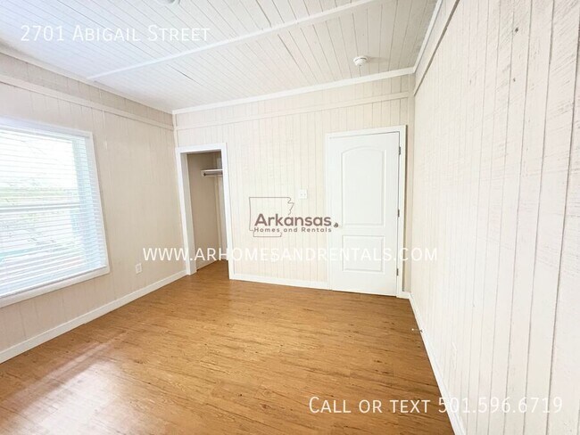 Building Photo - 2701 Abigail St