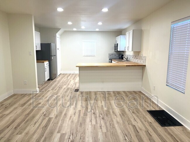 Foto del edificio - 844 Clarkson Ave