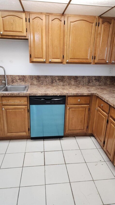 Foto del edificio - 10000 NW 80th Ct
