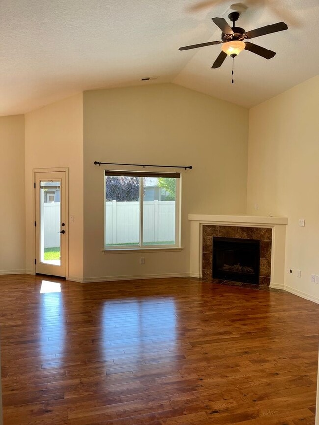 Building Photo - 424 Lakerose Loop