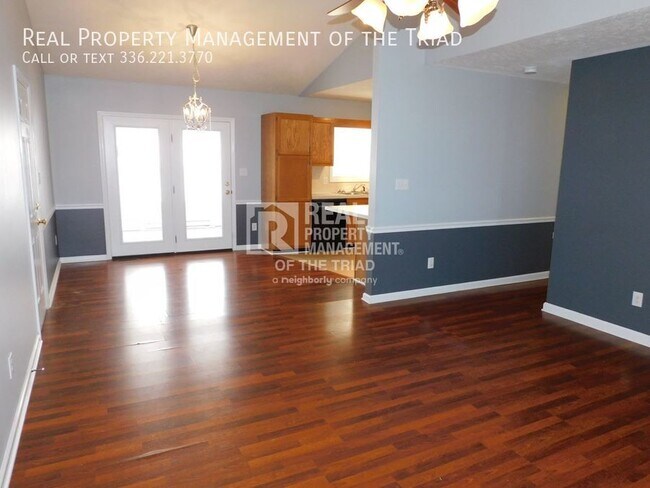 Foto del edificio - 13 Birchwood Ct