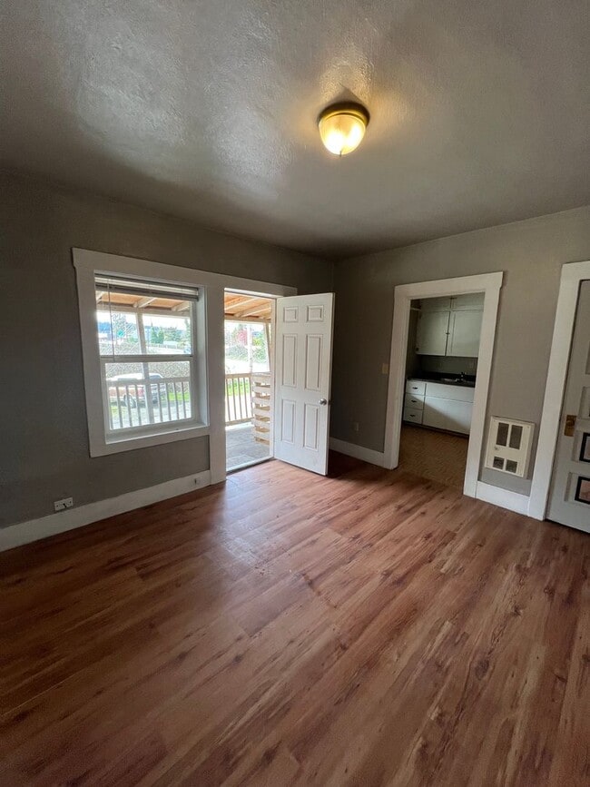 Building Photo - 93754