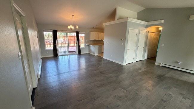 Sala de estar y comedor - 2574 Silver Oak Ct
