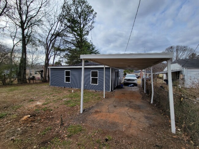 Building Photo - 1369 Woodward Rd