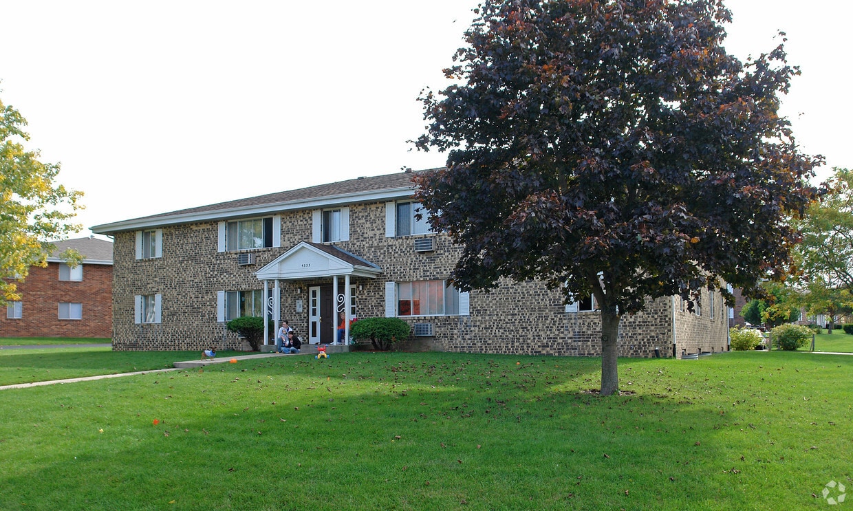 Primary Photo - 4335 Kennedy Dr