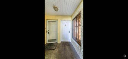 Building Photo - 7310 Sunshine Skyway Ln S
