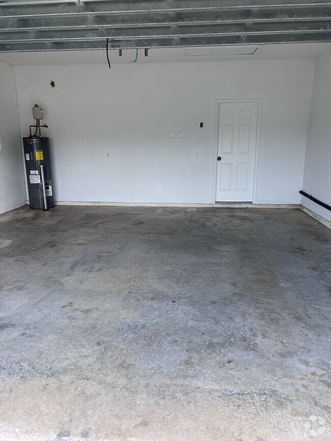 Building Photo - 423 SW Alcan Dr