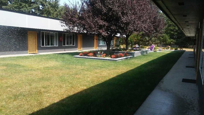 Building Photo - 6807 Lakewood Dr W