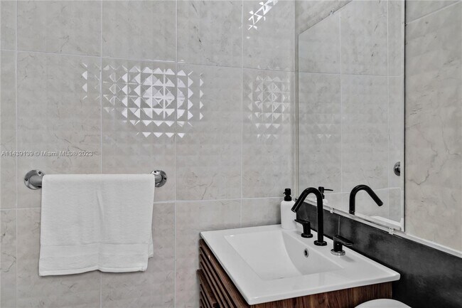 Foto del edificio - 1350 NE 111th St