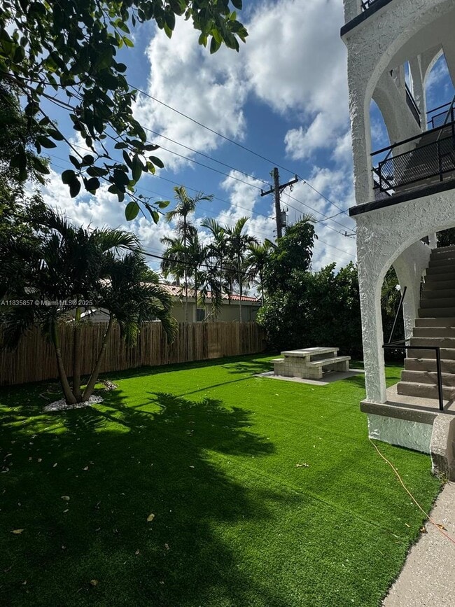 Foto del edificio - 444 Ponce de Leon Blvd