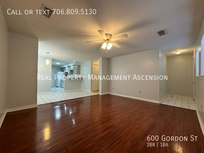 Foto del edificio - White Picket Fence Home in Chickamauga!