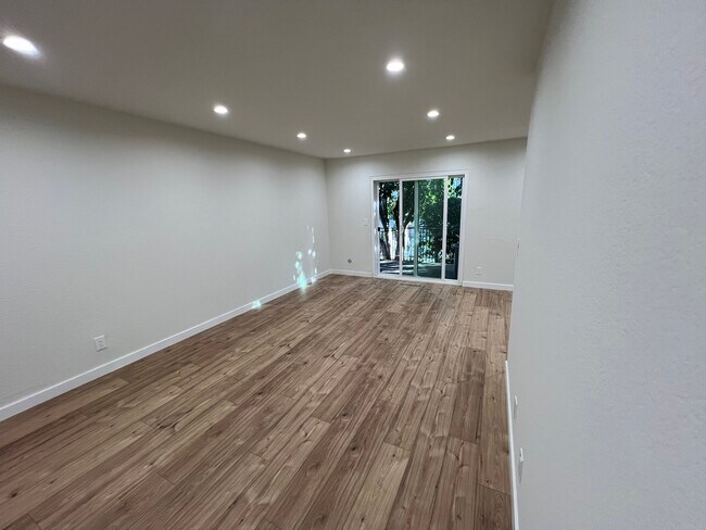 Living room - 7439 Woodman Ave