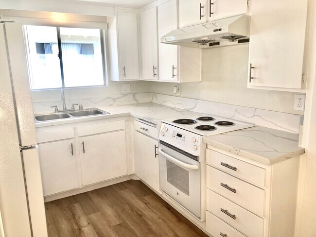 Foto del edificio - 320 N Monterey St