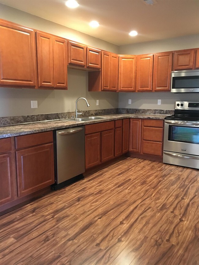 Building Photo - 1122 Roza Dr