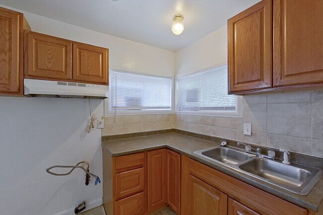 Building Photo - 869-871 Derrer Rd