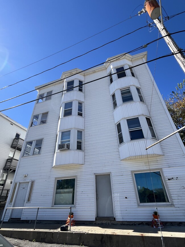 Building Photo - 205 Cumberland St