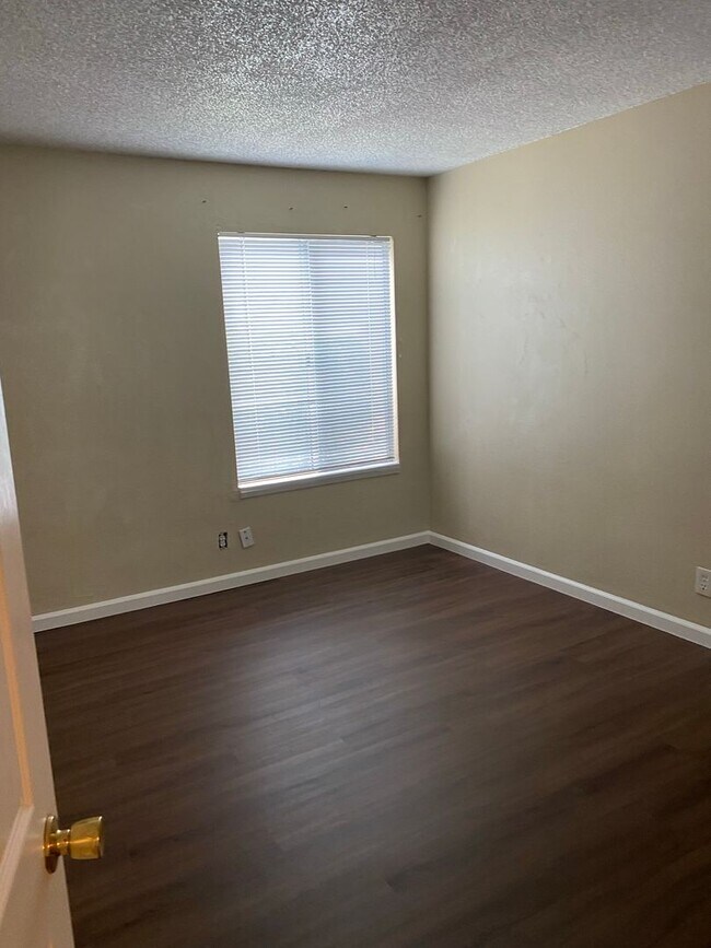 Building Photo - 4606 Neil Rd