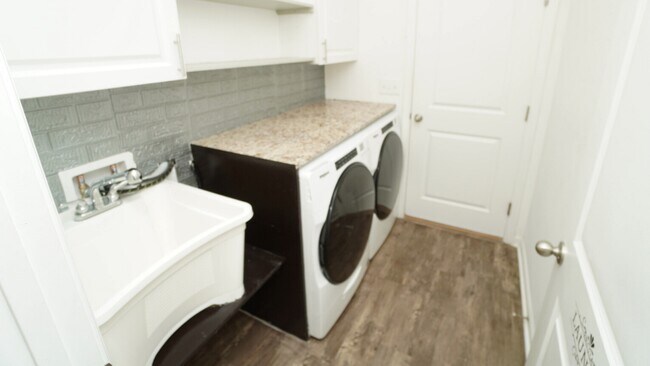 Building Photo - 16119 Florets Dr