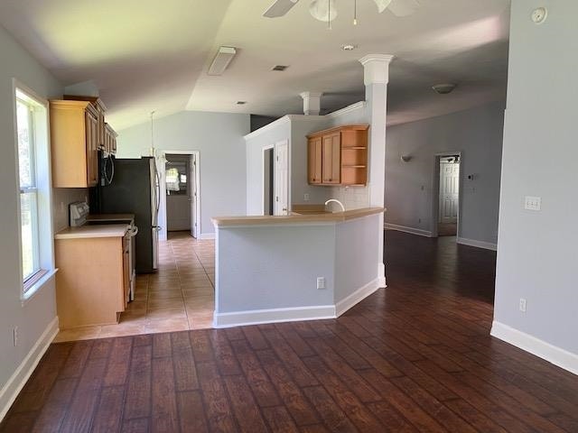 Building Photo - 1030 Parkview Dr