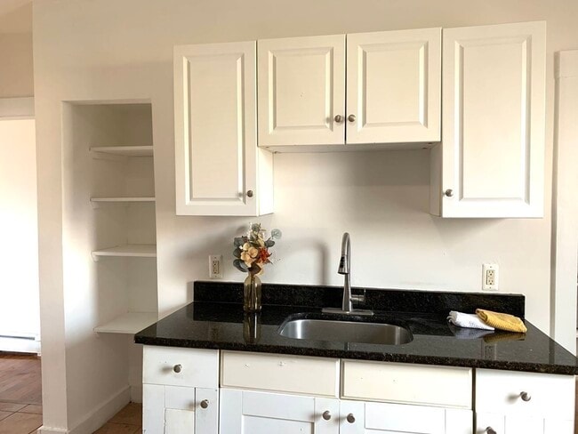 Building Photo - 712 Lawrence St