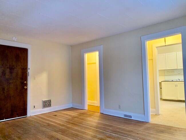 View back toward entry - 406 North State Street