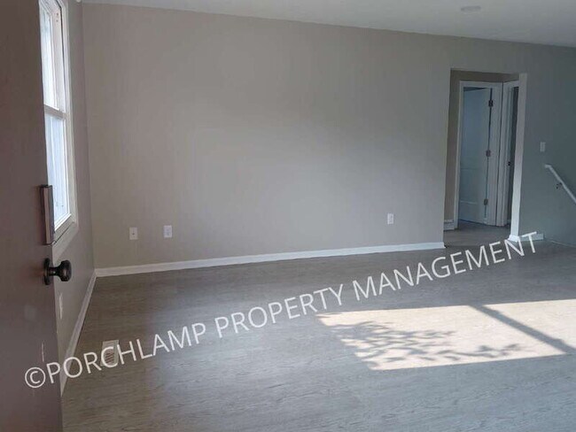 Building Photo - 4546 Sarafield St NE