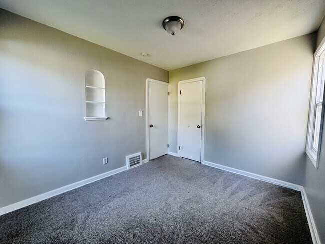 Foto del edificio - 4365 W 146th St