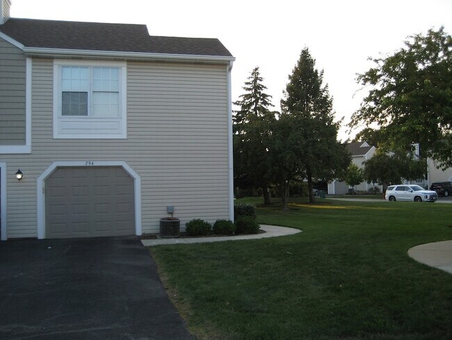Building Photo - 294 Le Parc Cir