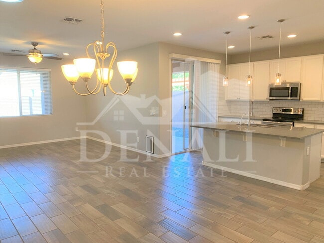 Foto del edificio - 334 N 79th Pl