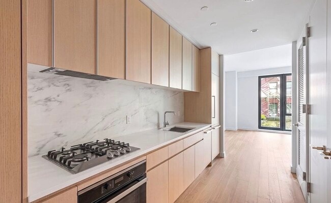 Foto del edificio - 446 W 44th St