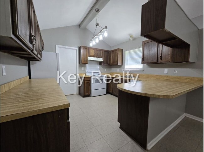 Building Photo - 2412 Greenway Dr