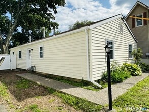 Building Photo - 100 Ruden St