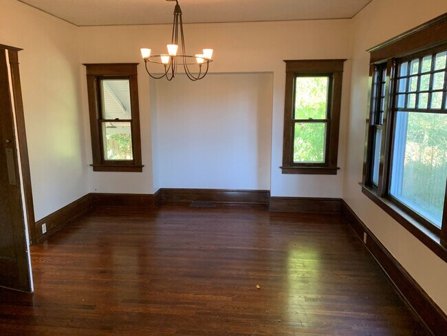 Foto del edificio - Great Home in Raleigh Hills Area