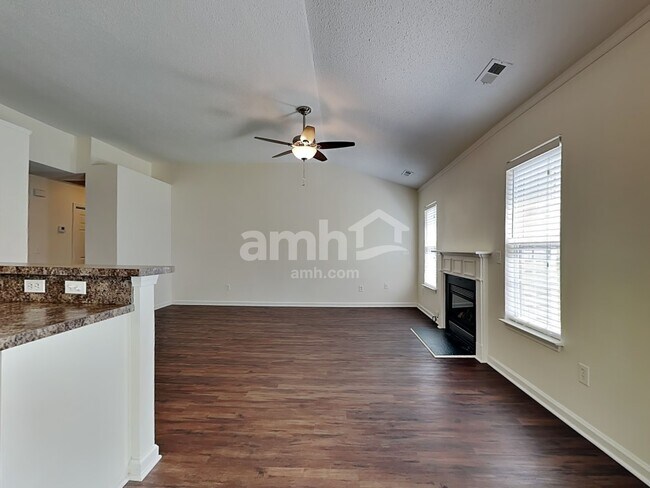 Foto del edificio - 120 Salem Ridge Ct