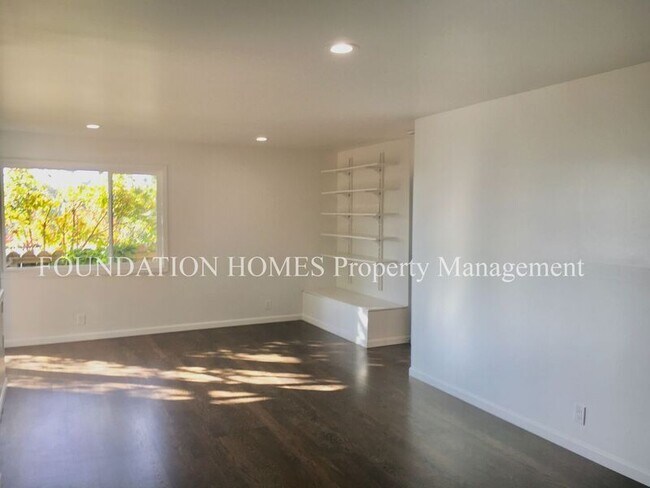 Building Photo - 25 Dominican Dr