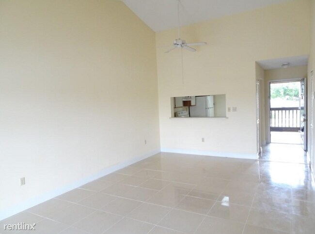 Building Photo - 725 SW 113th Way
