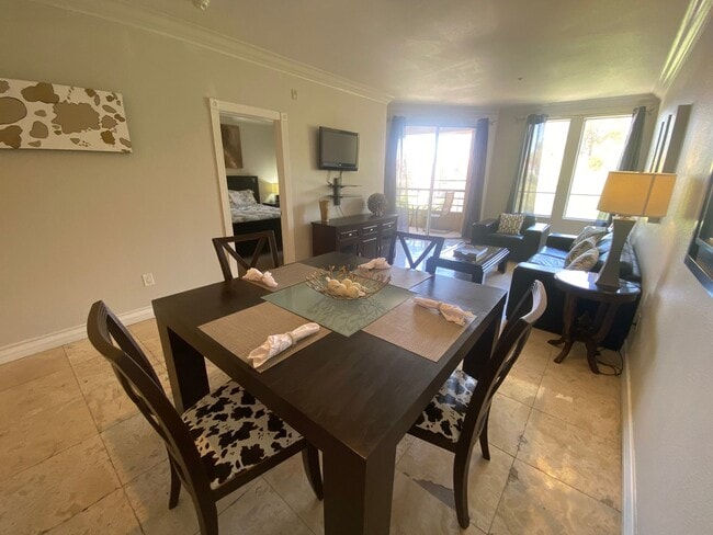 Foto del edificio - Amazing 2 bedroom furnished condo 1 block ...