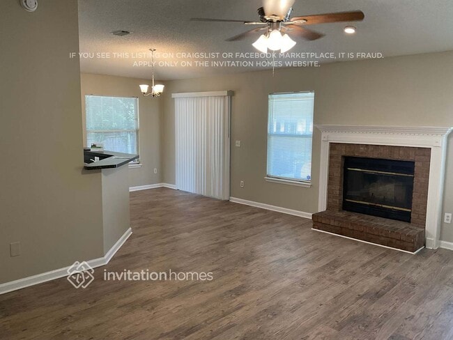 Building Photo - 3405 Charmont Dr