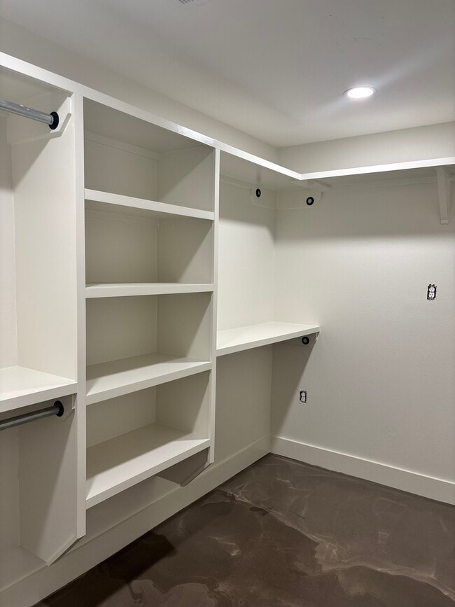 Walk in closet - 726 Bancroft Way