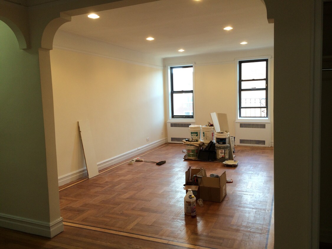 Building Photo - 1730 E 18th St